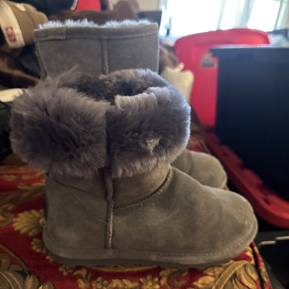 Bearpaw Classic Boots Youth Sz 5 Gray Suede Sheepskin Fur